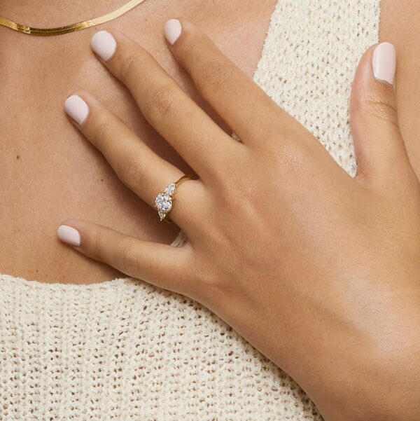 Oval Cut Three Stone Diamond Engagement Ring - Image 4