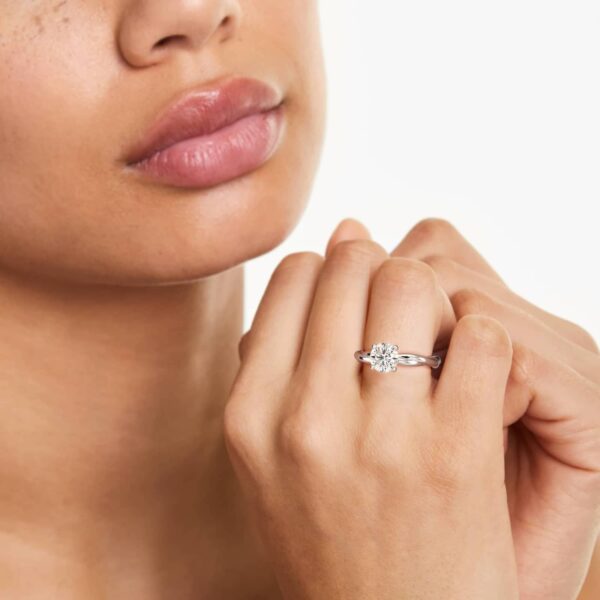 Round cut Solitaire Engagement Ring - Image 2