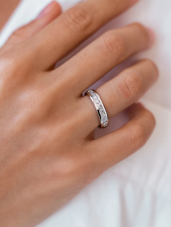 Gorgeous Wedding Bands Set Made of Solid 14k Gold And Shinny Diamonds. - Image 3
