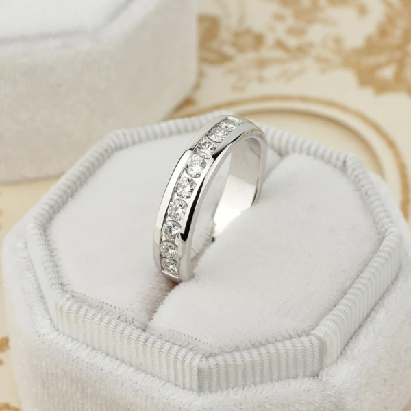 Gorgeous Wedding Bands Set Made of Solid 14k Gold And Shinny Diamonds. - Image 4