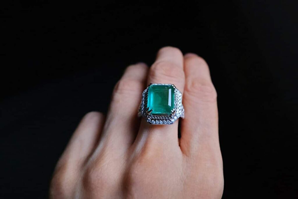 how to clean emerald ring